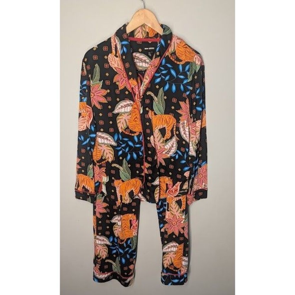 Room Service Womens Sz M Pajama Set Tiger Oriental Floral Print Long Sleeve